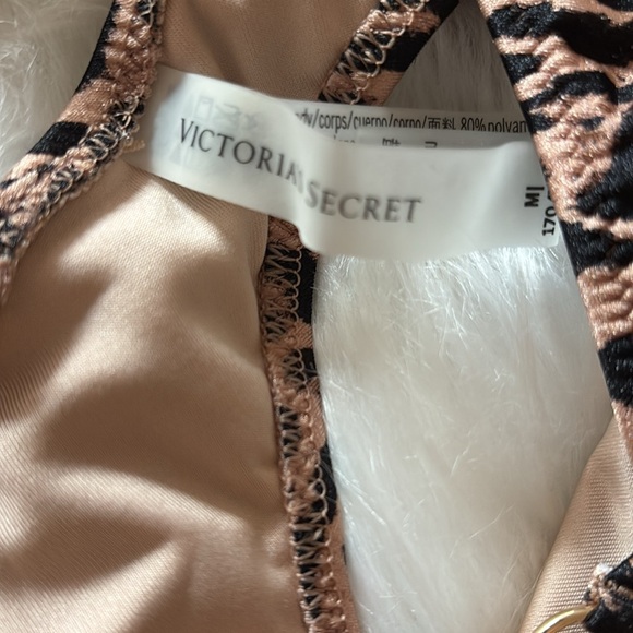 Victorias Secret Brazilian Thong Bikini - Picture 3 of 9